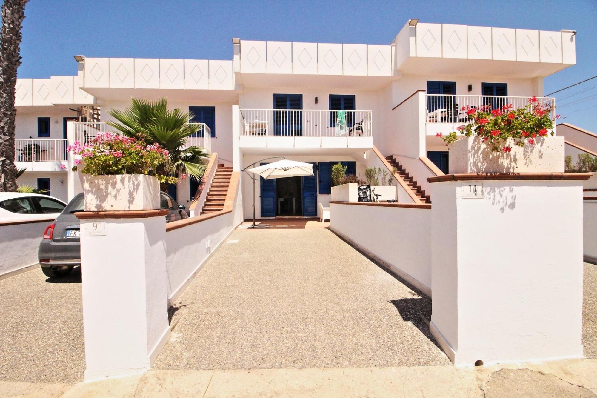 Residence Mare Azzurro トッレ・サン・ジョヴァンニ・ウジェント エクステリア 写真